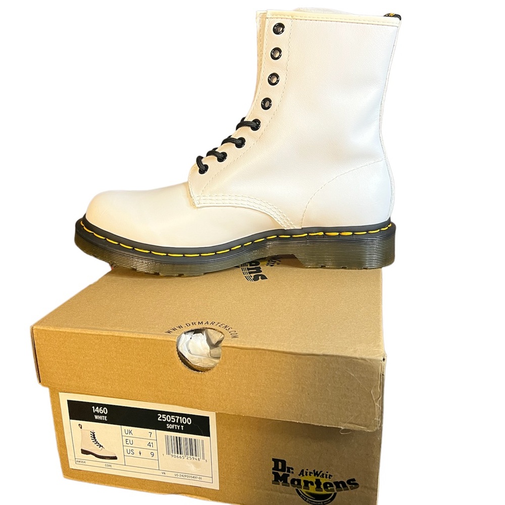 Dr Martens Air Wave White Softy T Boots NWT